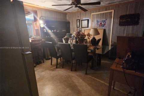 House in Miami, Florida 3 bedrooms, 196.49 sq.m. № 2022282 - photo 9