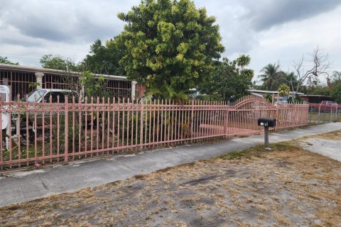 House in Miami, Florida 3 bedrooms, 196.49 sq.m. № 2022282