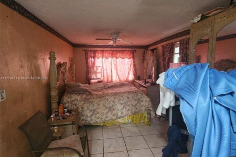 House in Miami, Florida 3 bedrooms, 196.49 sq.m. № 2022282 - photo 10