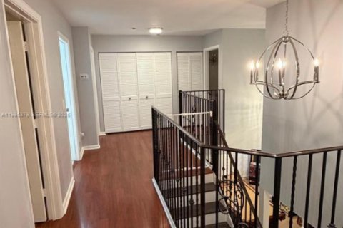 House in Miramar, Florida 4 bedrooms, 262.36 sq.m. № 2060331 - photo 27