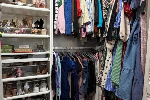 House in Miramar, Florida 4 bedrooms, 262.36 sq.m. № 2060331 - photo 24