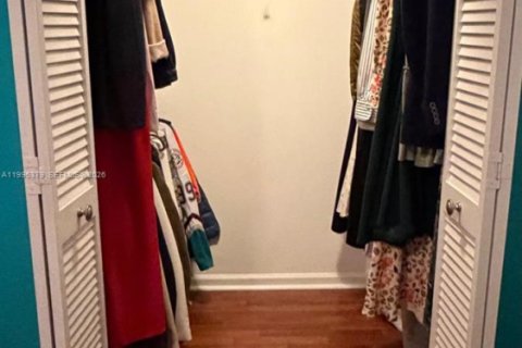 House in Miramar, Florida 4 bedrooms, 262.36 sq.m. № 2060331 - photo 17