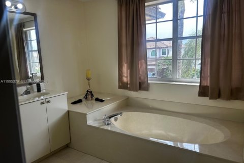 House in Miramar, Florida 4 bedrooms, 262.36 sq.m. № 2060331 - photo 29