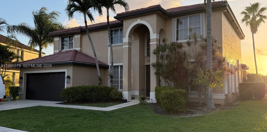 House in Miramar, Florida 4 bedrooms, 262.36 sq.m. № 2060331