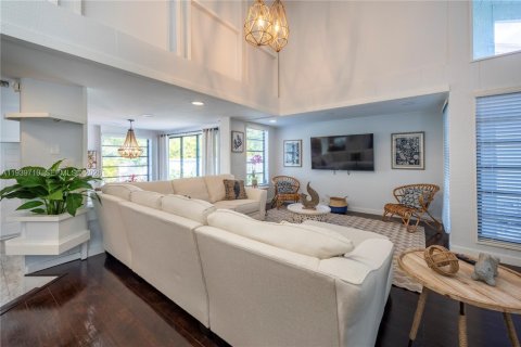 Снять в аренду виллу или дом в Уилтон-Мэнорс, Флорида 3 спальни, 218.32м2, № 1997275 - фото 16