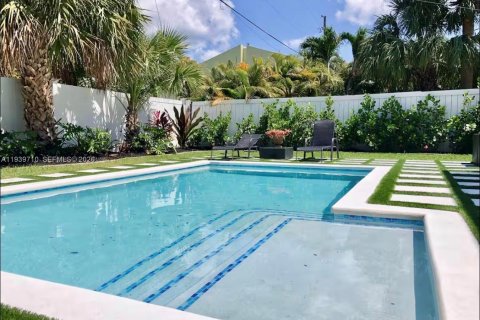 Снять в аренду виллу или дом в Уилтон-Мэнорс, Флорида 3 спальни, 218.32м2, № 1997275 - фото 5