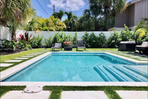 Снять в аренду виллу или дом в Уилтон-Мэнорс, Флорида 3 спальни, 218.32м2, № 1997275 - фото 8