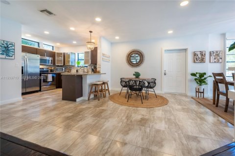 Снять в аренду виллу или дом в Уилтон-Мэнорс, Флорида 3 спальни, 218.32м2, № 1997275 - фото 11