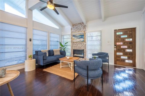 Снять в аренду виллу или дом в Уилтон-Мэнорс, Флорида 3 спальни, 218.32м2, № 1997275 - фото 15