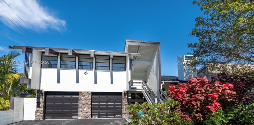 Дом в Уилтон-Мэнорс, Флорида 3 спальни, 218.32м2 № 1997275