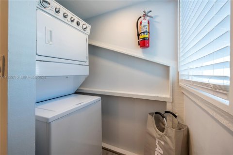 Снять в аренду виллу или дом в Уилтон-Мэнорс, Флорида 3 спальни, 218.32м2, № 1997275 - фото 30