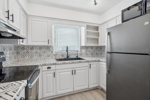 House in Saint Petersburg, Florida 2 bedrooms, 82.96 sq.m. № 1732621 - photo 12
