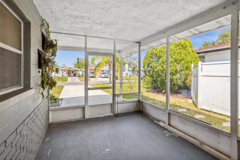 House in Saint Petersburg, Florida 2 bedrooms, 82.96 sq.m. № 1732621 - photo 5