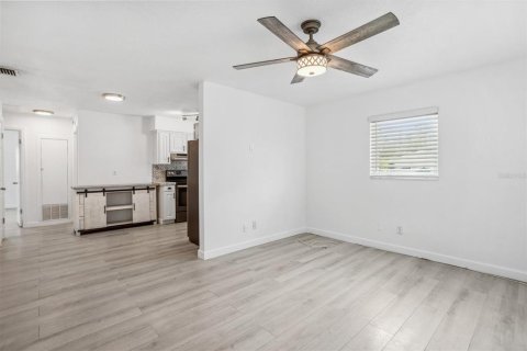 House in Saint Petersburg, Florida 2 bedrooms, 82.96 sq.m. № 1732621 - photo 7