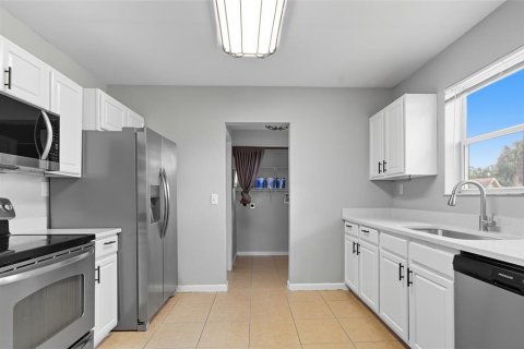 House in Saint Petersburg, Florida 3 bedrooms, 108.14 sq.m. № 2427032 - photo 26