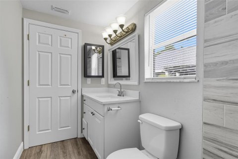 House in Saint Petersburg, Florida 3 bedrooms, 108.14 sq.m. № 2427032 - photo 18