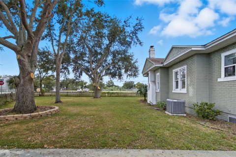 House in Saint Petersburg, Florida 3 bedrooms, 108.14 sq.m. № 2427032 - photo 5