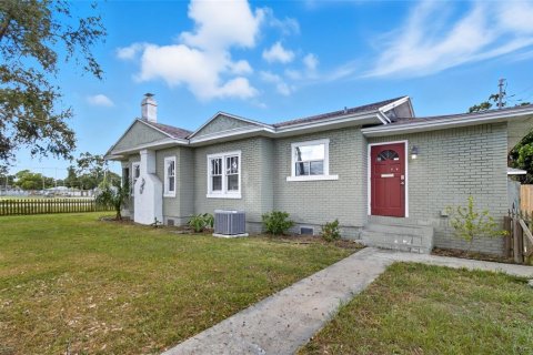House in Saint Petersburg, Florida 3 bedrooms, 108.14 sq.m. № 2427032 - photo 4