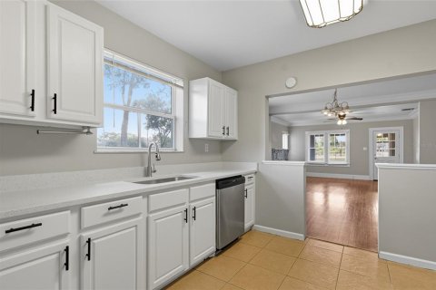 House in Saint Petersburg, Florida 3 bedrooms, 108.14 sq.m. № 2427032 - photo 27