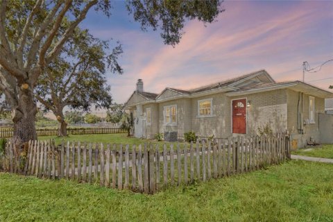 House in Saint Petersburg, Florida 3 bedrooms, 108.14 sq.m. № 2427032 - photo 3