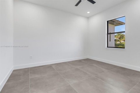 Villa ou maison à vendre à Cape Coral, Floride: 4 chambres, 205.69 m2 № 1860236 - photo 28
