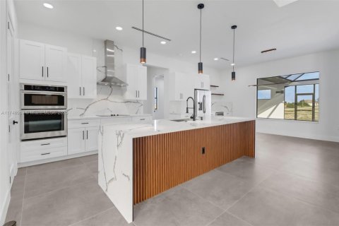 Villa ou maison à vendre à Cape Coral, Floride: 4 chambres, 205.69 m2 № 1860236 - photo 4