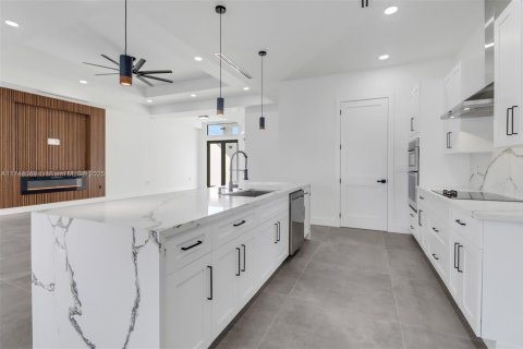 Villa ou maison à vendre à Cape Coral, Floride: 4 chambres, 205.69 m2 № 1860236 - photo 7