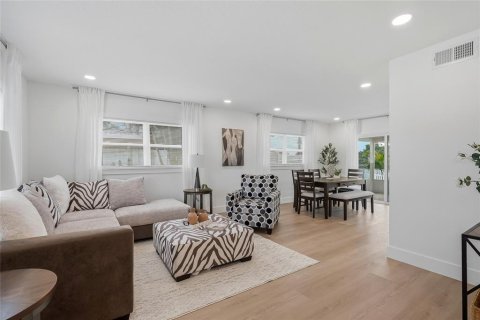 Villa ou maison à vendre à Saint Petersburg, Floride: 3 chambres, 154.59 m2 № 2324543 - photo 11