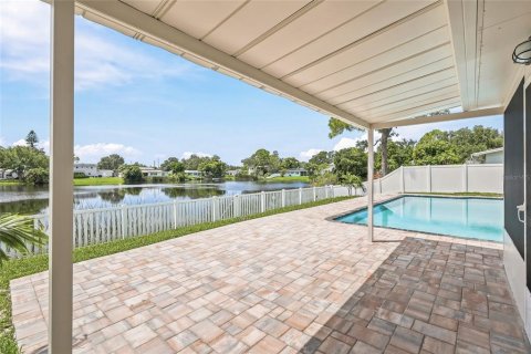 Villa ou maison à vendre à Saint Petersburg, Floride: 3 chambres, 154.59 m2 № 2324543 - photo 9