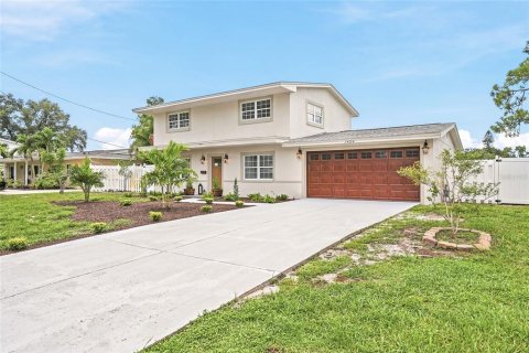Casa en Saint Petersburg, Florida 3 dormitorios, 154.59 m2 № 2324543