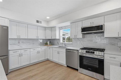 Villa ou maison à vendre à Saint Petersburg, Floride: 3 chambres, 154.59 m2 № 2324543 - photo 27