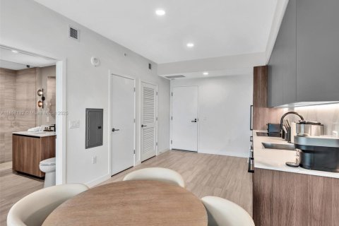 Condominio en venta en Miami Beach, Florida, 1 dormitorio, 61.04 m2 № 1881610 - foto 17