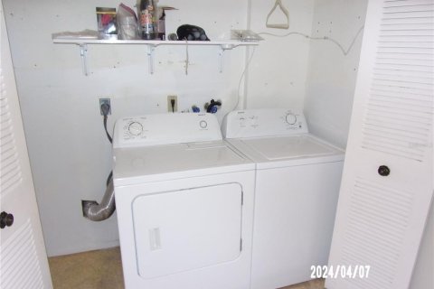 Condo in Redington Shores, Florida, 2 bedrooms  № 1798107 - photo 13