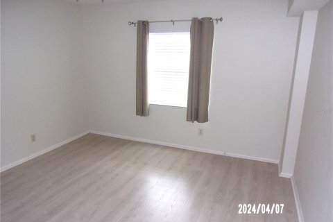 Condo in Redington Shores, Florida, 2 bedrooms  № 1798107 - photo 9