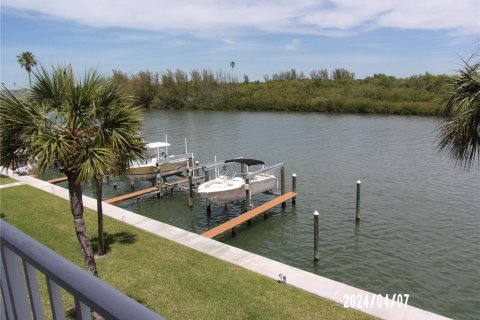 Condo in Redington Shores, Florida, 2 bedrooms  № 1798107 - photo 22