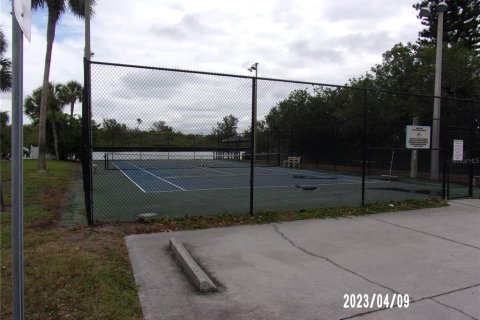 Condo in Redington Shores, Florida, 2 bedrooms  № 1798107 - photo 17