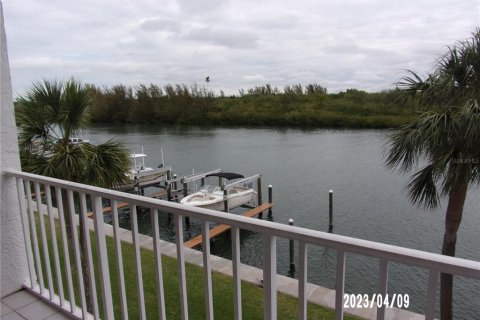 Condo in Redington Shores, Florida, 2 bedrooms  № 1798107 - photo 14