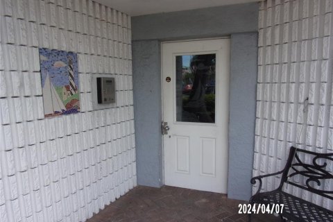 Condo in Redington Shores, Florida, 2 bedrooms  № 1798107 - photo 3