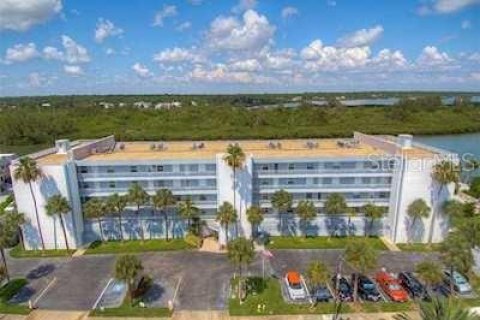 Condo in Redington Shores, Florida, 2 bedrooms  № 1798107 - photo 24