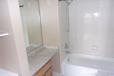 Condo in Redington Shores, Florida, 2 bedrooms  № 1798107 - photo 12