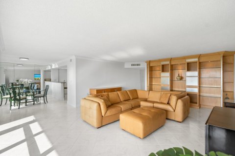 Купить кондоминиум в Лодердейл-бай-те-Си, Флорида 3 комнаты, 157.93м2, № 2086739 - фото 6