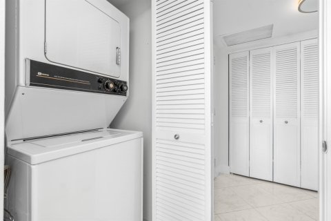 Купить кондоминиум в Лодердейл-бай-те-Си, Флорида 3 комнаты, 157.93м2, № 2086739 - фото 15