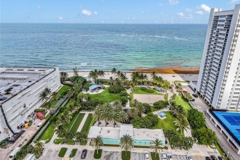 Copropriété à vendre à Hallandale Beach, Floride: 2 chambres, 111.48 m2 № 1833850 - photo 12