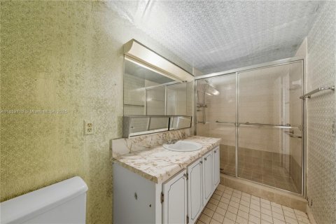 Condo in Hallandale Beach, Florida, 2 bedrooms  № 1833850 - photo 30