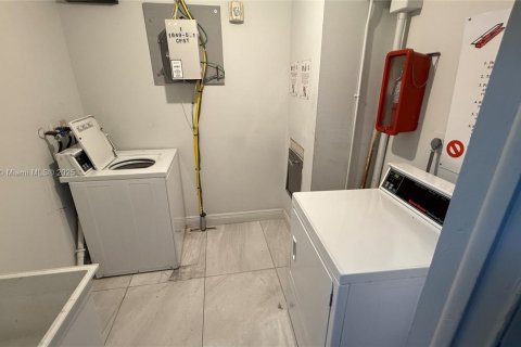 Copropriété à vendre à Hallandale Beach, Floride: 2 chambres, 111.48 m2 № 1833850 - photo 30