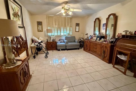 Copropriété à vendre à Hallandale Beach, Floride: 2 chambres, 111.48 m2 № 1833850 - photo 10
