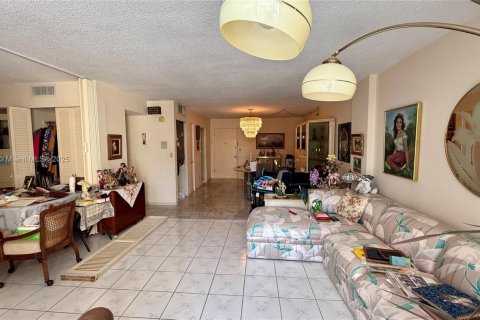 Copropriété à vendre à Hallandale Beach, Floride: 2 chambres, 111.48 m2 № 1833850 - photo 19