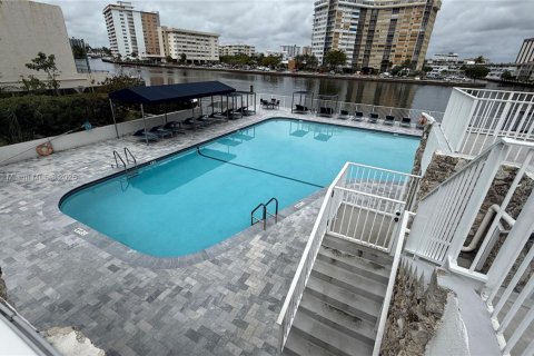 Copropriété à vendre à Hallandale Beach, Floride: 2 chambres, 111.48 m2 № 1833850 - photo 6