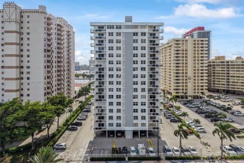 Copropriété à vendre à Hallandale Beach, Floride: 2 chambres, 111.48 m2 № 1833850 - photo 16