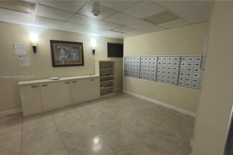 Copropriété à vendre à Hallandale Beach, Floride: 2 chambres, 111.48 m2 № 1833850 - photo 28